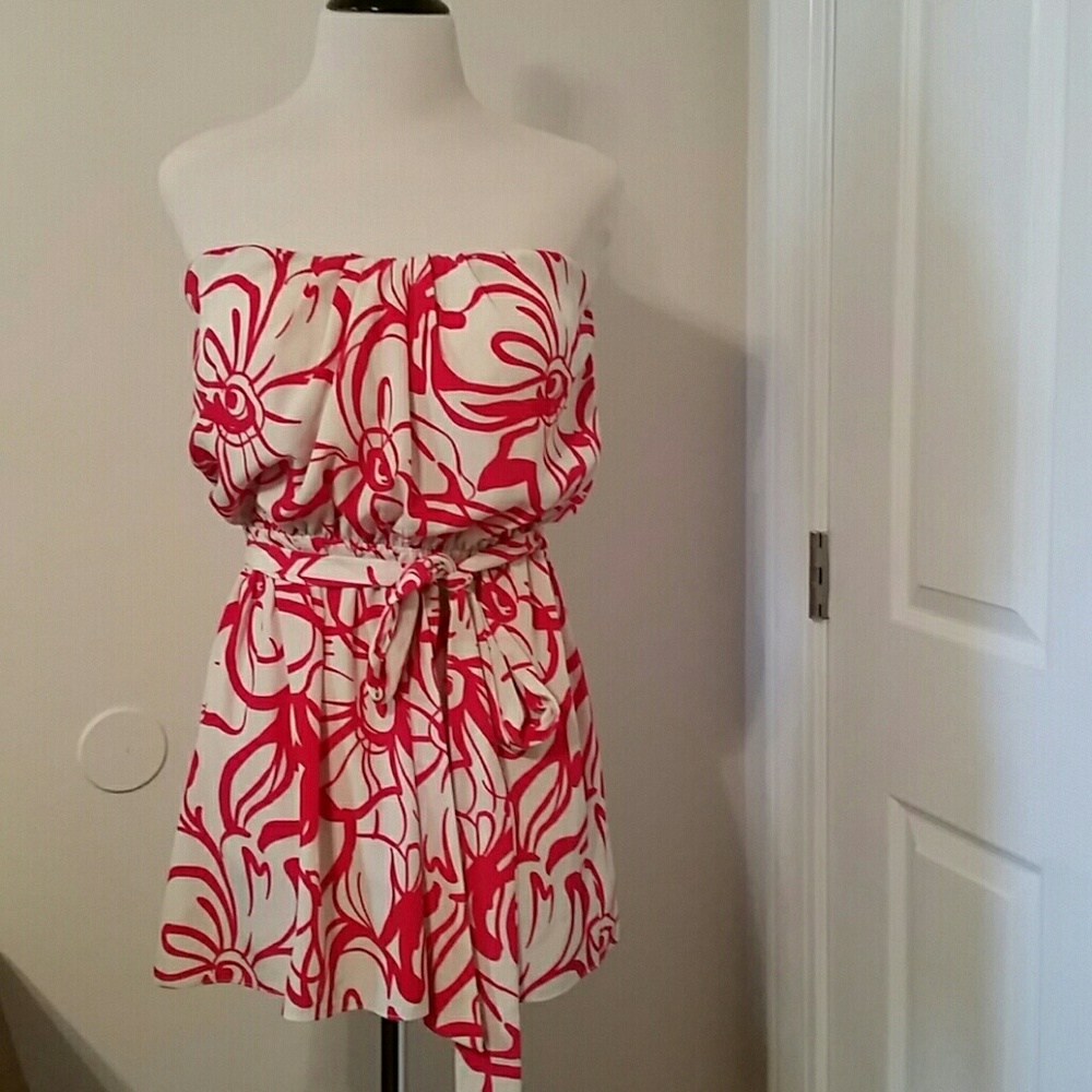 Sleeveless padded  top with belt